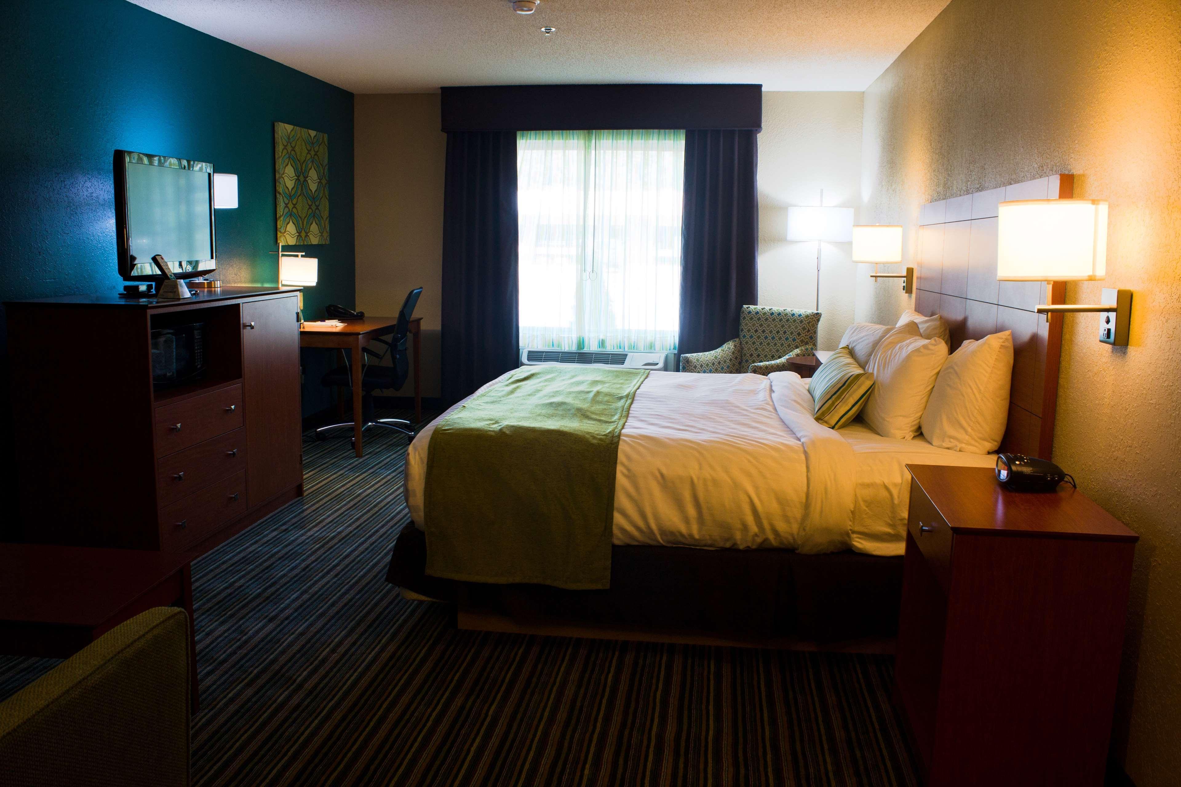 Best Western City Hotel เพียร์มาเซินส์ ภายนอก รูปภาพ